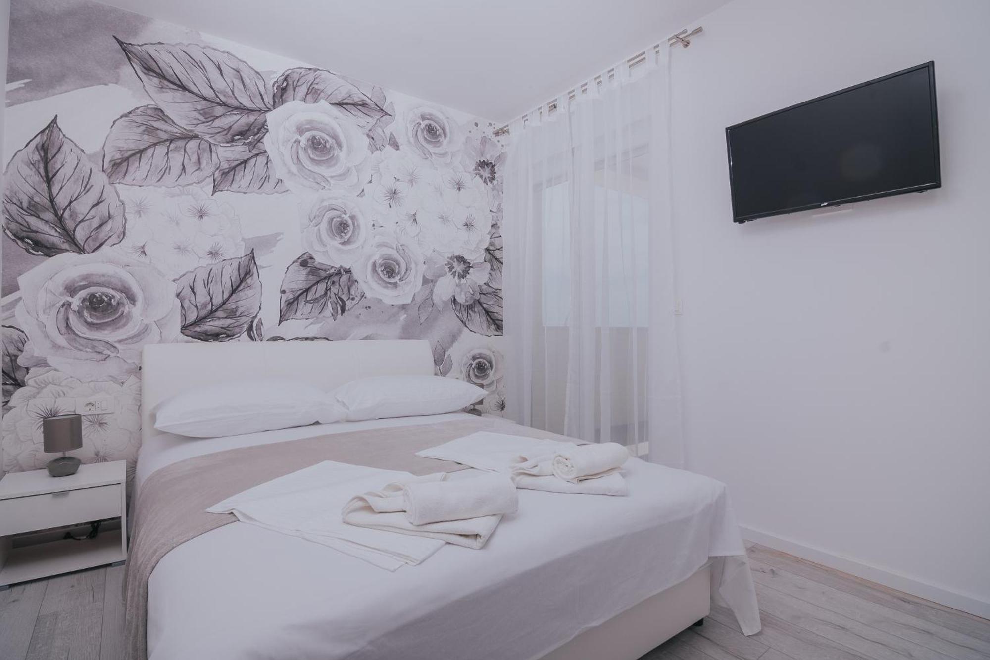 Apartments Pool Villa Aldura Novalja Room photo